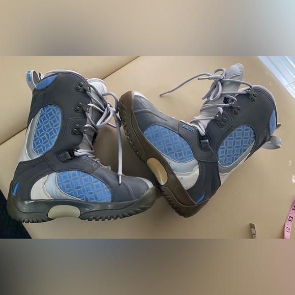 nidecker Shoes - Nidecker snowboard boots- women’s